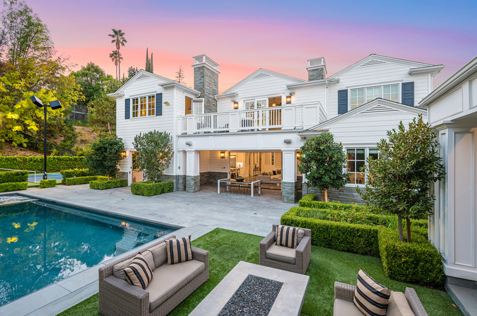 Luxury home with pool in Coastal Virginia